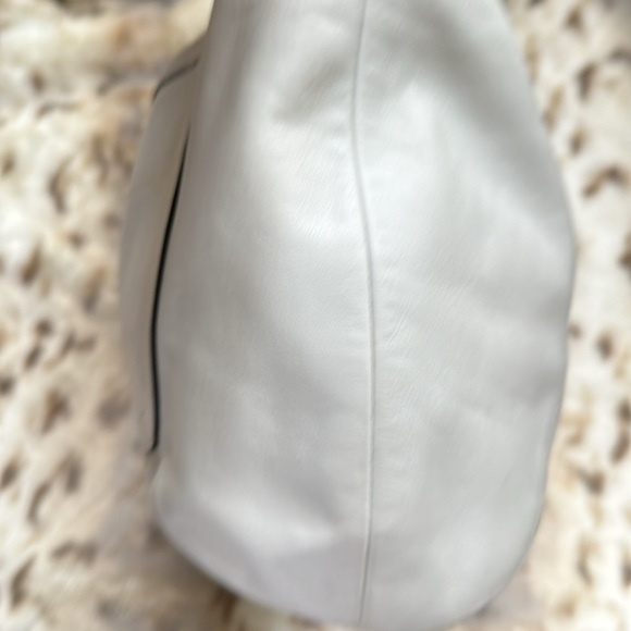 Coach large ivory hobo with wallet - Picture 7 of 16